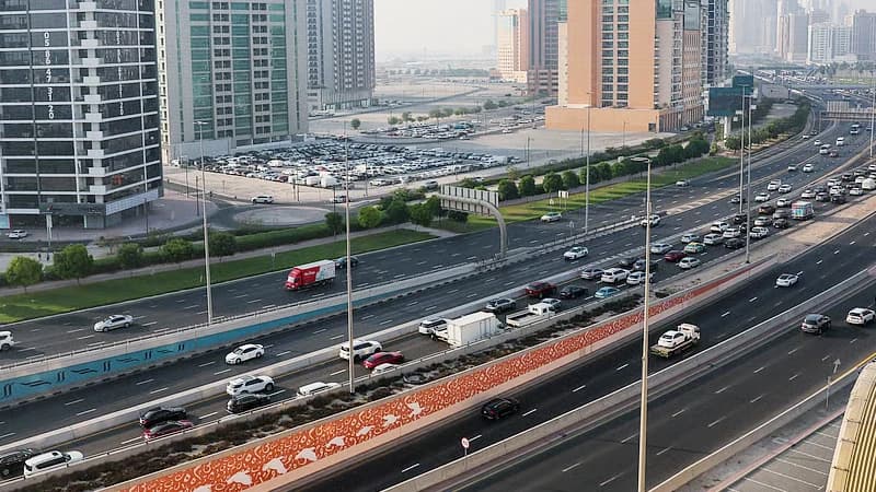 إعلانات بيلبورد وأعمدة أحادية على طريق الاتحاد، دبي، الإمارات