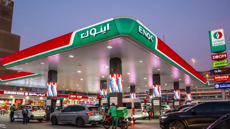 شاشات رقمية في محطات ENOC وEPPCO في دبي والإمارات