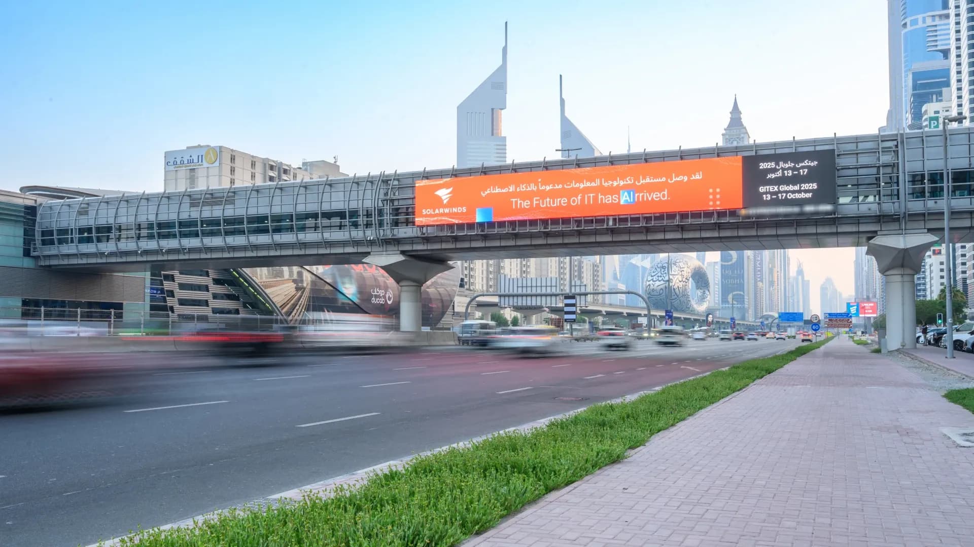بيلبورد رقمي لـ SolarWinds على شارع الشيخ زايد قرب متحف المستقبل، دبي — حملة إعلان خارجي في الإمارات